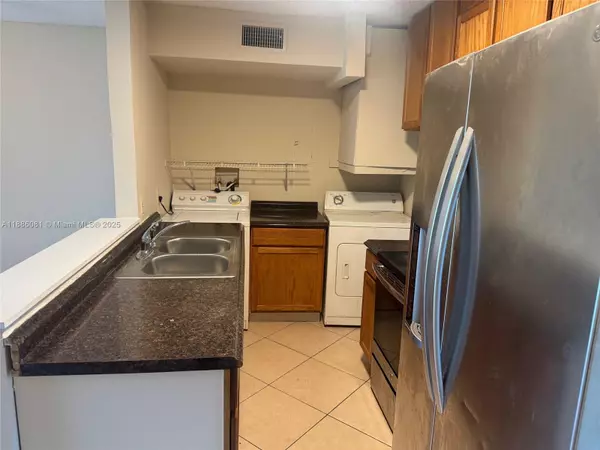 Tamarac, FL 33319,4519 Treehouse Ln #G