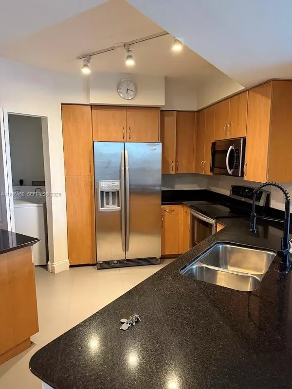 Hollywood, FL 33020,Address not disclosed