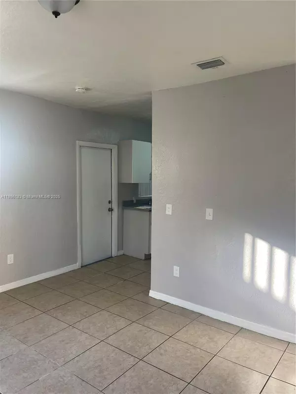 Miami, FL 33138,135 NE 80th Ter #C