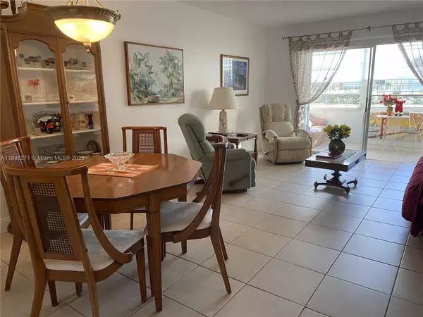 Lauderhill, FL 33313,4431 NW 16th St #H109