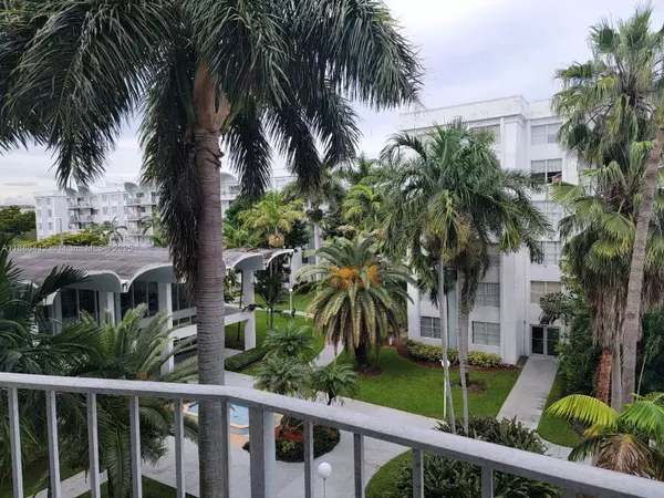 Miami, FL 33169,494 NW 165th St Rd #C-404