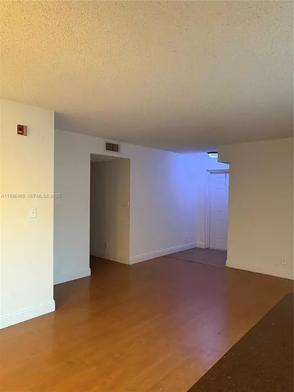 Tamarac, FL 33321,7680 Westwood Dr #804