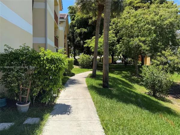 Tamarac, FL 33321,7680 Westwood Dr #804