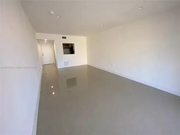Lauderdale Lakes, FL 33311,3700 NW 21st St #412