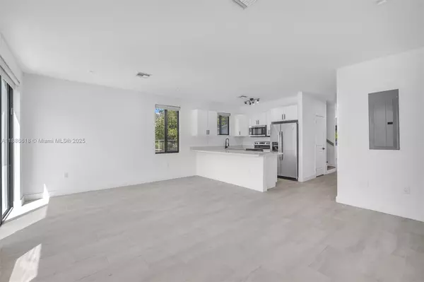 Hallandale Beach, FL 33009,309 NW 7th Ct