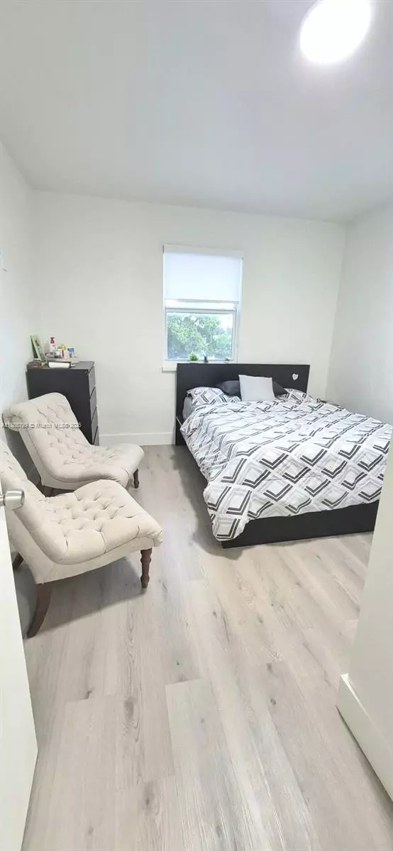 Miami, FL 33135,2542 SW 8th St #202
