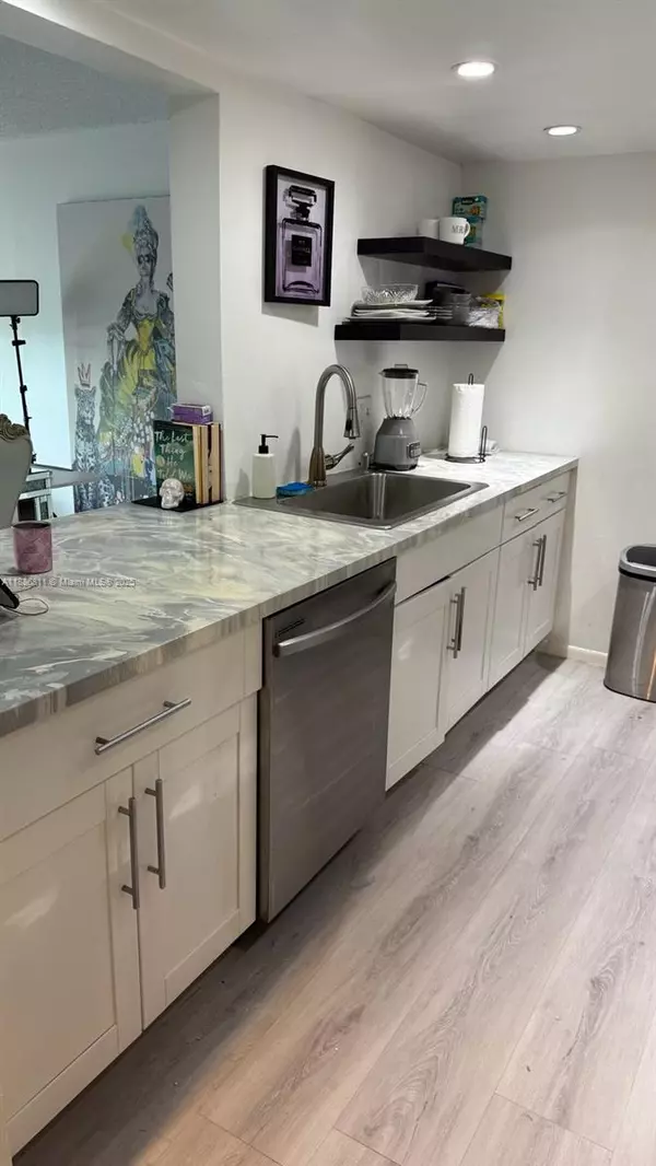 Fort Lauderdale, FL 33315,1101 River Reach Dr #511