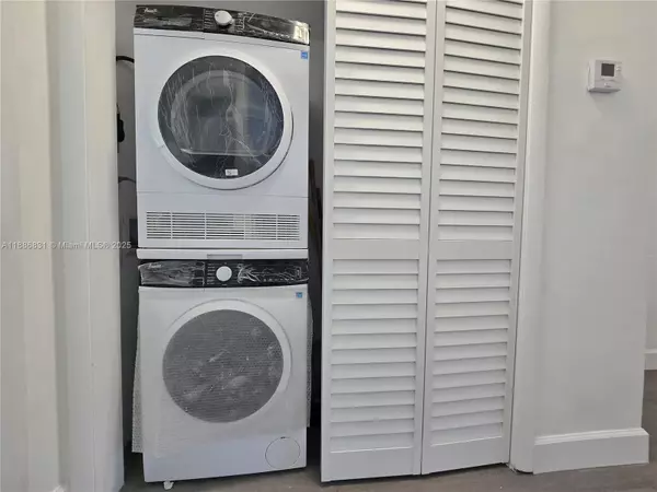 Miami Beach, FL 33141,8000 Tatum Waterway Dr #5