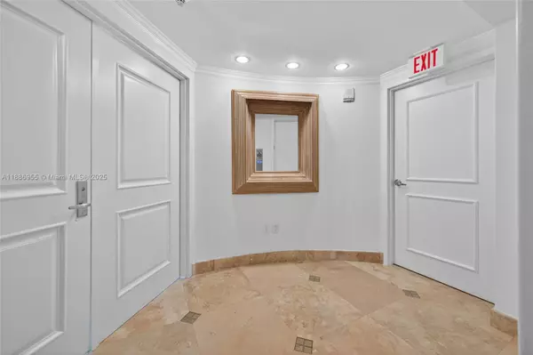 Hollywood, FL 33019,3101 S Ocean Dr #2403