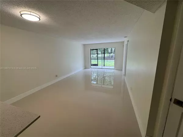 Tamarac, FL 33321,7925 Fairview Dr #102