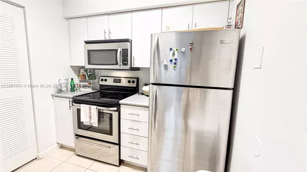 Hollywood, FL 33021,540 S Park Rd #14-9