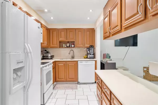 Aventura, FL 33180,20401 NE 30th Ave #106-8