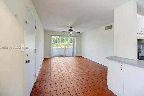 Palmetto Bay, FL 33176,8701 SW 141st St #B4
