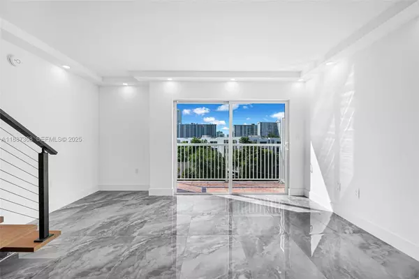 Sunny Isles Beach, FL 33160,17800 Atlantic Blvd #PH8
