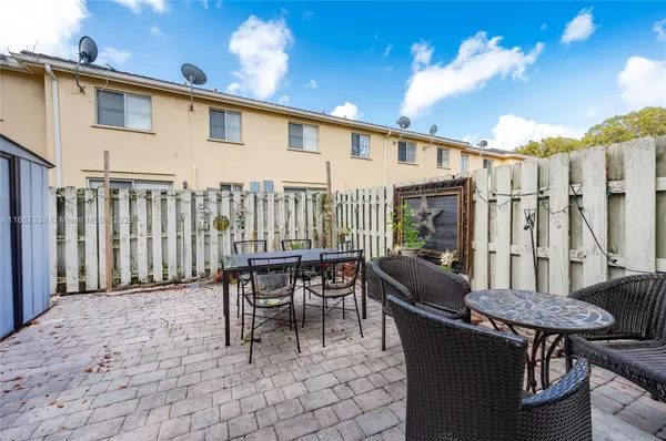 Hialeah, FL 33015,6940 NW 177th St #P103