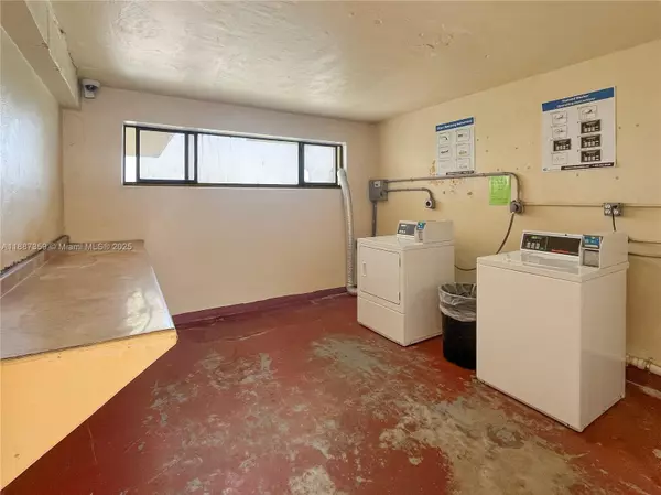 Miami, FL 33161,650 NE 149th St #502A