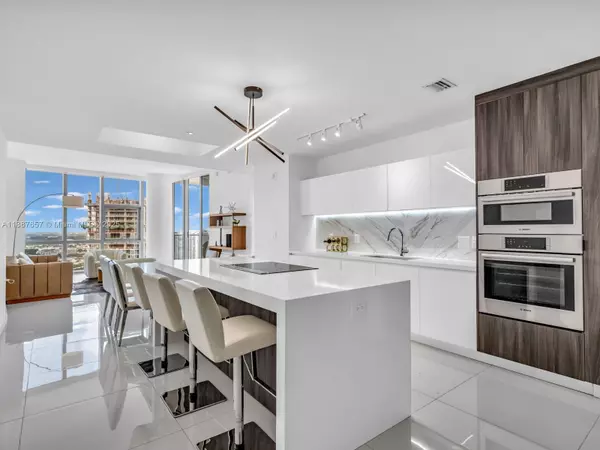 851 NE 1st Ave #3201, Miami, FL 33132
