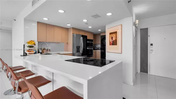 North Bay Village, FL 33141,7601 E Treasure Dr #1011