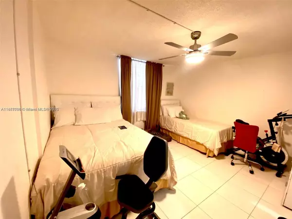 Hialeah Gardens, FL 33016,10000 NW 80 CT #2565