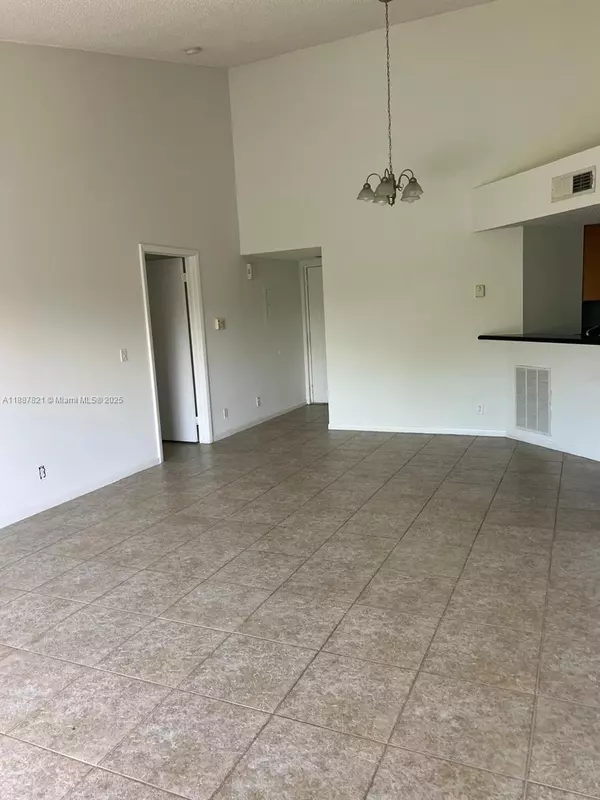 Coral Springs, FL 33067,8821 Wiles Rd #306