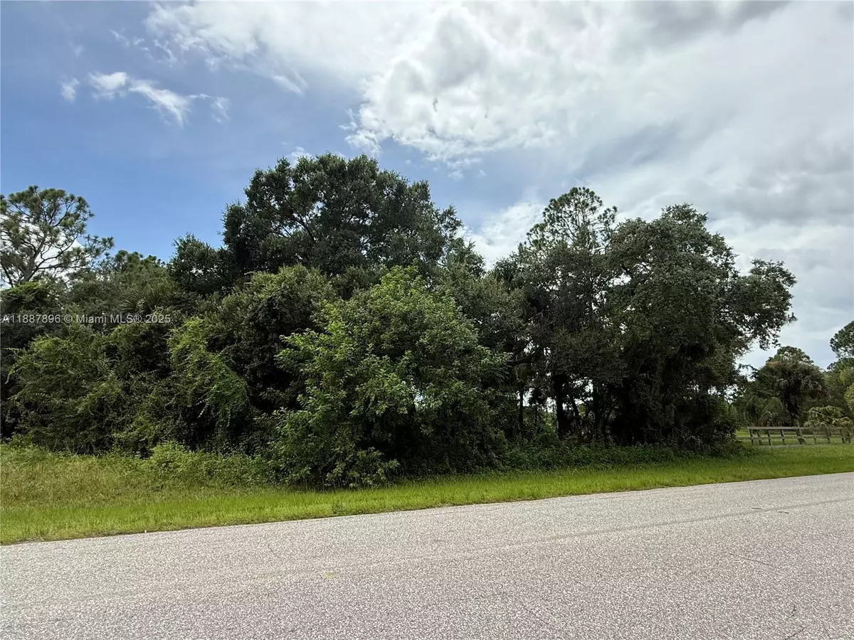Clewiston, FL 33440,390 HUNTING CLUB AVE