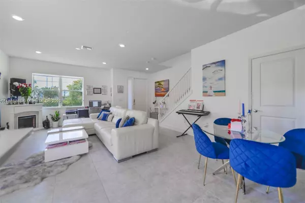 Hollywood, FL 33021,5182 Eucalyptus Dr #1