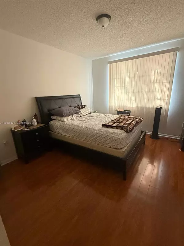 Tamarac, FL 33321,8040 N Nob Hill Rd #105