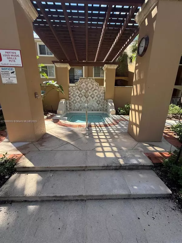 Tamarac, FL 33321,8040 N Nob Hill Rd #105