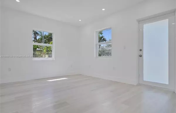 Palmetto Bay, FL 33157,9050 SW 156th St