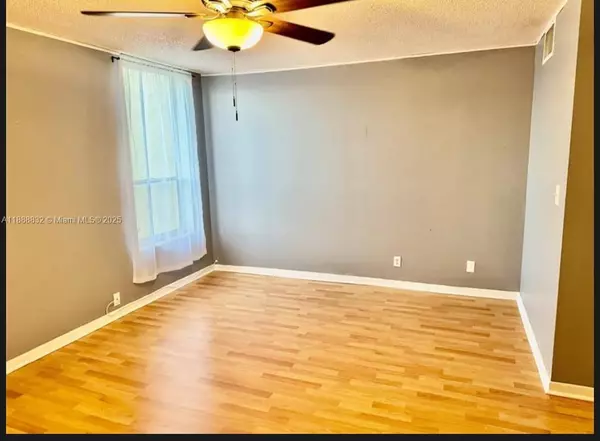 Davie, FL 33314,7175 Orange Dr #315H