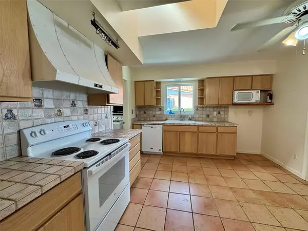 Miami, FL 33173,9765 SW 74th St