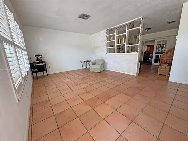 Miami, FL 33173,9765 SW 74th St
