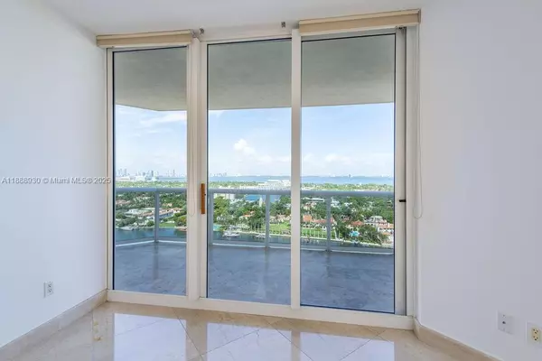Miami Beach, FL 33140,4779 Collins Ave #2206