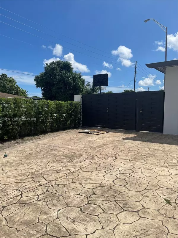 Hialeah, FL 33013,390 E 53rd St