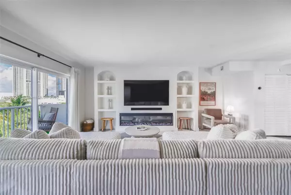 17800 Atlantic Blvd #PH14, Sunny Isles Beach, FL 33160