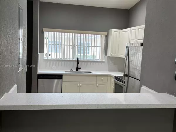 3944 SW 48th Ave, Pembroke Park, FL 33023
