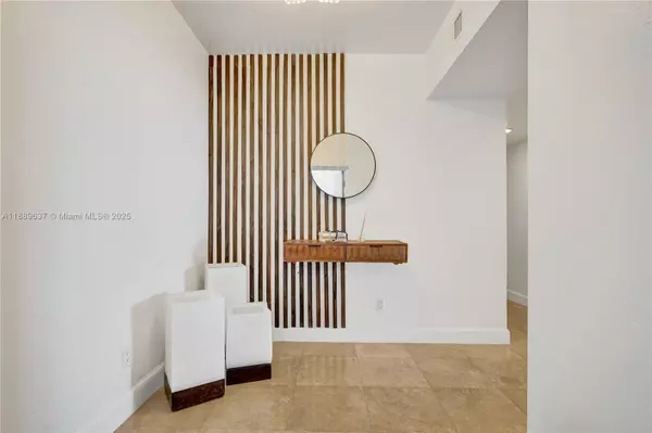 North Miami, FL 33181,14951 Royal Oaks Ln #1704