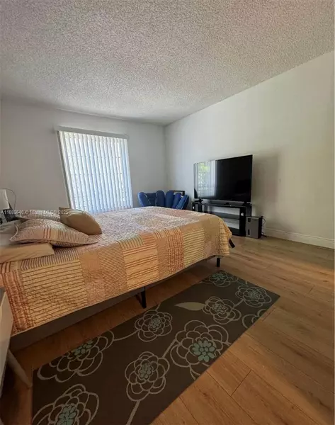 5201 Geneva Way #309, Doral, FL 33166