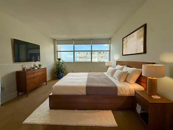 Miami, FL 33131,1420 Brickell Bay Dr #1203A