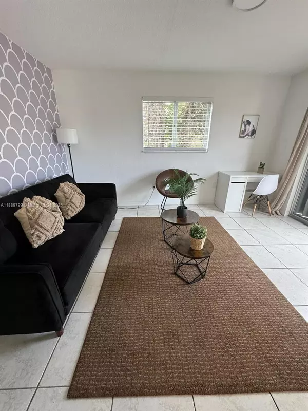 Miami, FL 33128,328 NW 12th Ave #8