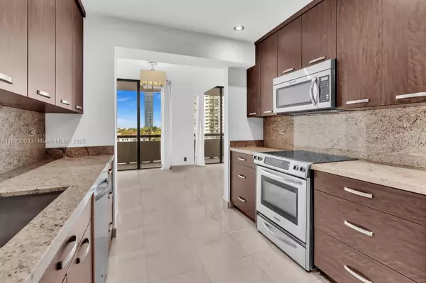 Aventura, FL 33180,19355 Turnberry Way #3J