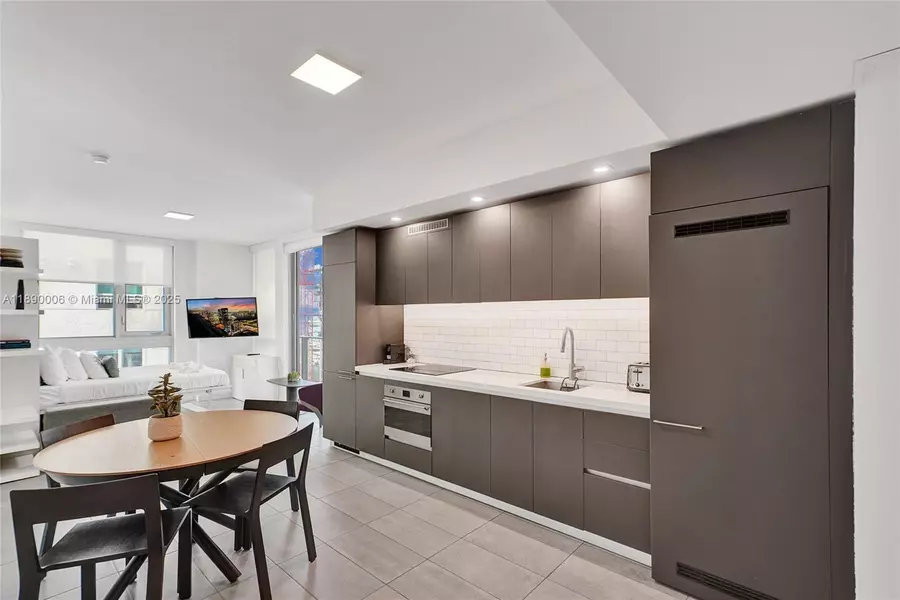 227 NE 2nd St #1709, Miami, FL 33132