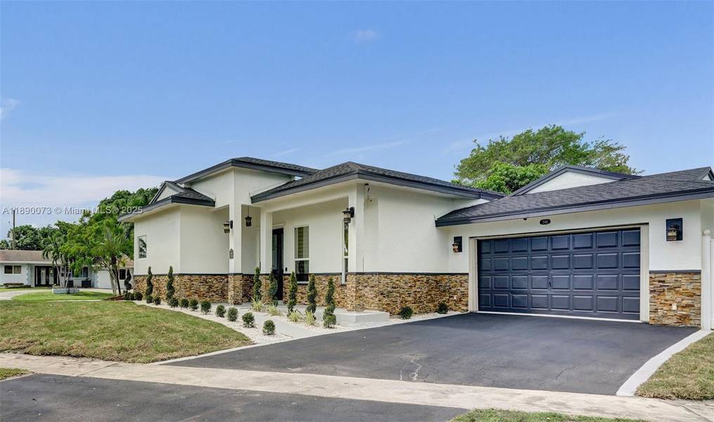 300 W Chaminade Dr, Hollywood, FL 33021