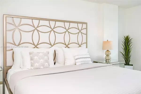 Miami Beach, FL 33141,6917 Collins Ave #720