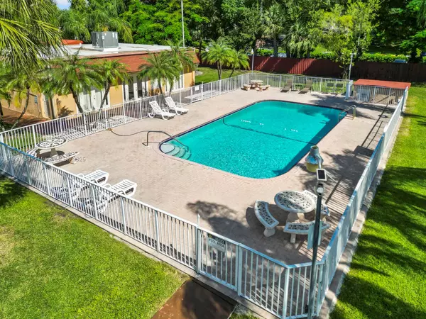 9970 SW 88th St #917-9, Miami, FL 33176