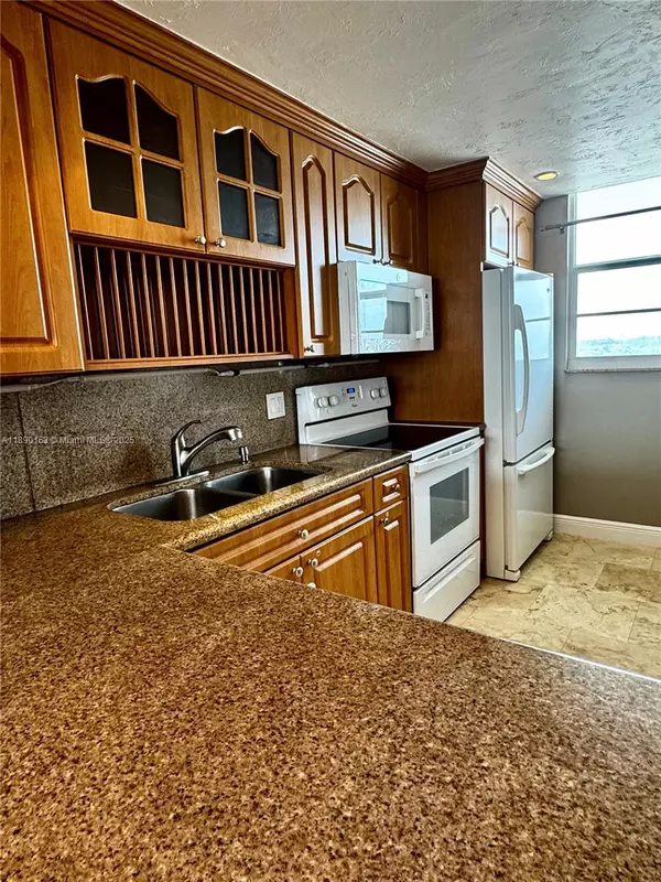 North Miami Beach, FL 33160,3545 NE 166th St #805
