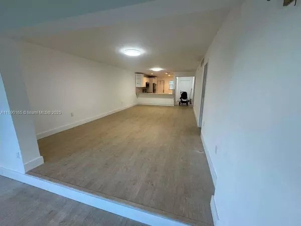 1550 NE 191st St #310, Miami, FL 33179