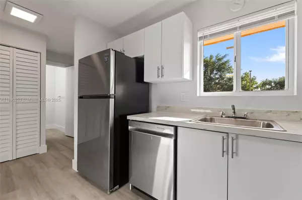 Miami, FL 33183,6255 Kendale Lakes Cir #B-230