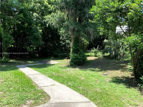 Deland, FL 32724,325 E Plymouth #0