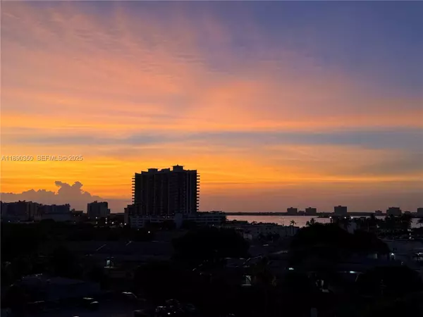 North Bay Village, FL 33141,7501 E Treasure Dr #7L